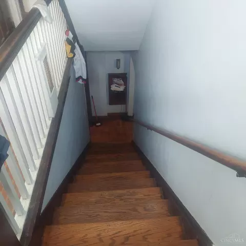 Entry Way - 6531 Hamilton Ave, Cincinnati, OH 45224 photo 1 of 3
