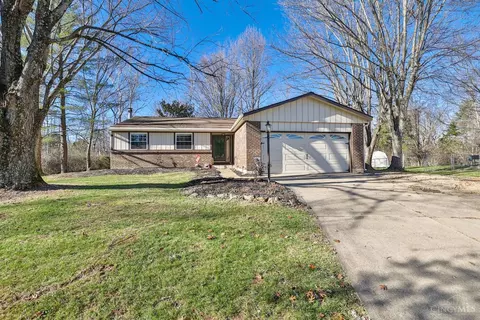 4324 Courtesy Ln, Batavia, OH 45103