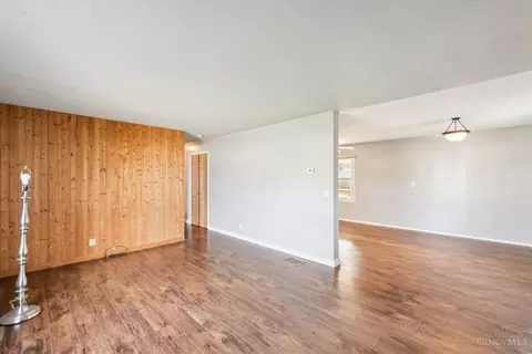 Living - 583 Beech Ct, Cincinnati, OH 45245 photo 4 of 4