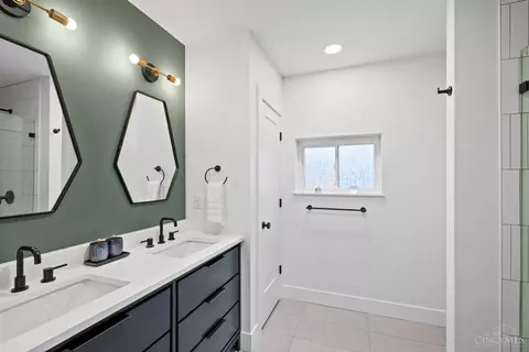 Bath - 6142 Hedge Ave, Cincinnati, OH 45213 photo 1 of 3