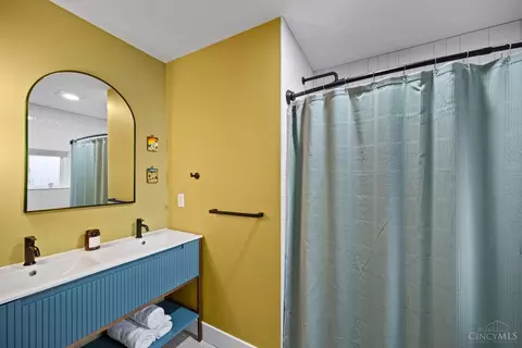 Bath - 6142 Hedge Ave, Cincinnati, OH 45213 photo 3 of 3