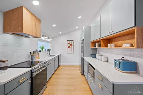 Kitchen - 6142 Hedge Ave, Cincinnati, OH 45213 photo 2 of 5
