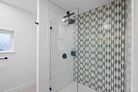 Bath - 6142 Hedge Ave, Cincinnati, OH 45213 photo 2 of 3