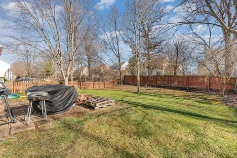 Exterior - 536 Weeping Willow Ln, Hamilton Township, OH 45039 photo 3 of 6