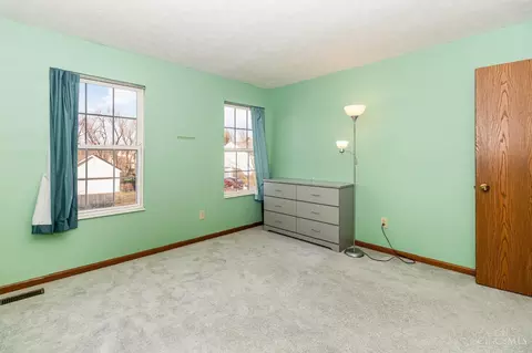 Bedroom - 536 Weeping Willow Ln, Hamilton Township, OH 45039 photo 3 of 4