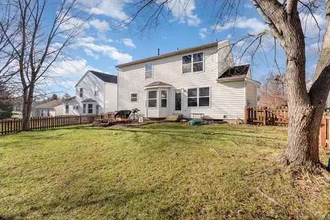 Exterior - 536 Weeping Willow Ln, Hamilton Township, OH 45039 photo 4 of 6