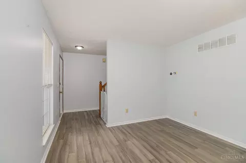 Living - 536 Weeping Willow Ln, Hamilton Township, OH 45039 photo 1 of 5