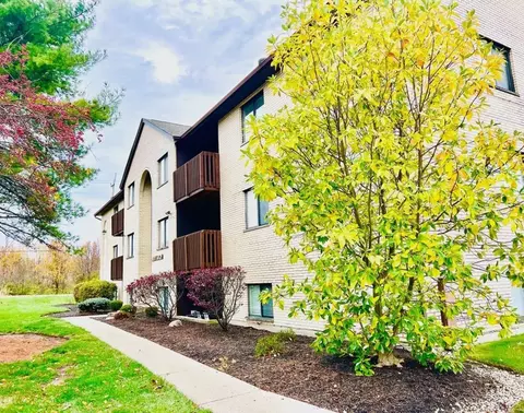 9588 Woodland Hills Dr, West Chester, OH 45011