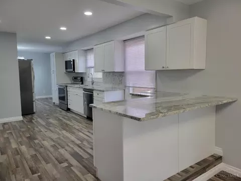 Kitchen - 1881 Edgewater Dr, Cincinnati, OH 45240 photo 2 of 2