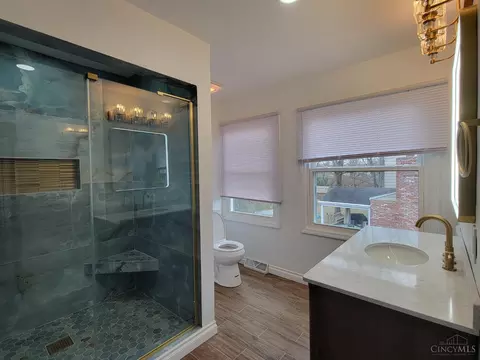 Bath - 1881 Edgewater Dr, Cincinnati, OH 45240 photo 2 of 4