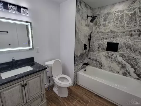 Bath - 1881 Edgewater Dr, Cincinnati, OH 45240 photo 3 of 4