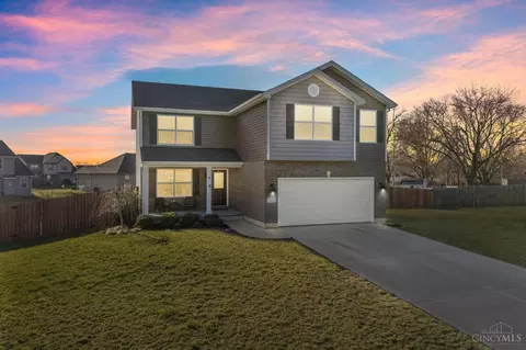 211 Oakridge Ct, Carlisle, OH 45005
