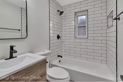 Bath - 1075 Covedale Ave, Cincinnati, OH 45238 photo 1 of 2