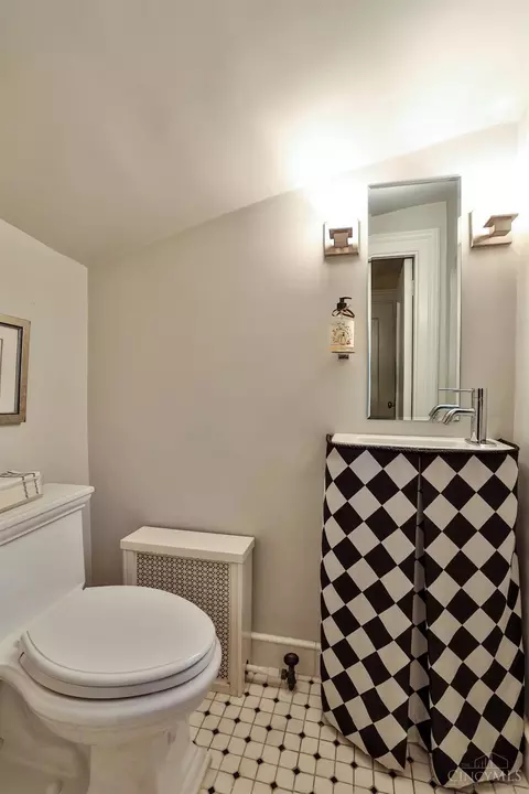 Bath - 1221 Edwards Rd, Cincinnati, OH 45208 photo 3 of 8