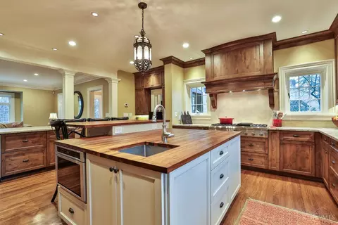 Kitchen - 1221 Edwards Rd, Cincinnati, OH 45208 photo 2 of 6