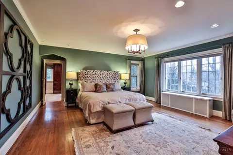Bedroom - 1221 Edwards Rd, Cincinnati, OH 45208 photo 1 of 7