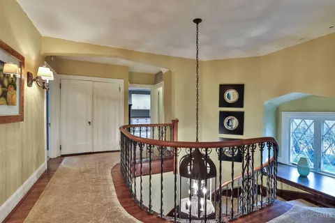 Entry Way - 1221 Edwards Rd, Cincinnati, OH 45208 photo 4 of 5