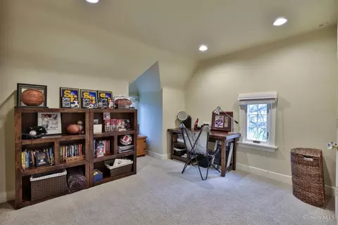 Bedroom - 1221 Edwards Rd, Cincinnati, OH 45208 photo 5 of 7