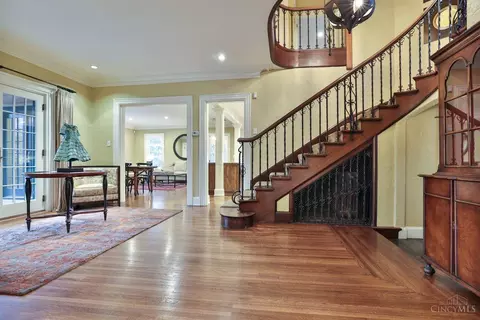 Entry Way - 1221 Edwards Rd, Cincinnati, OH 45208 photo 2 of 5