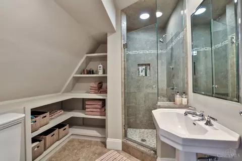 Bath - 1221 Edwards Rd, Cincinnati, OH 45208 photo 4 of 8