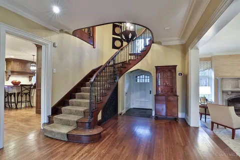 Entry Way - 1221 Edwards Rd, Cincinnati, OH 45208 photo 1 of 5
