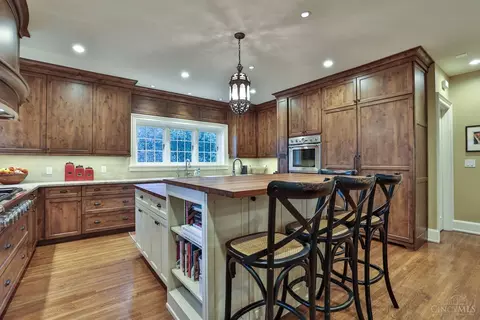 Kitchen - 1221 Edwards Rd, Cincinnati, OH 45208 photo 5 of 6