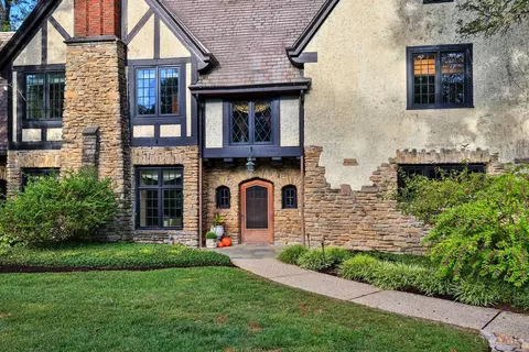Exterior - 1221 Edwards Rd, Cincinnati, OH 45208 photo 3 of 23