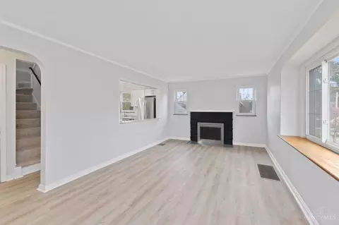 Living - 5541 Vogel Rd, Cincinnati, OH 45239 photo 1 of 5