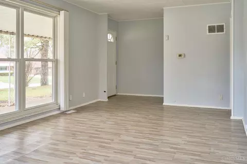 8820 Neptune Dr, Cincinnati, OH 45231 photo 2