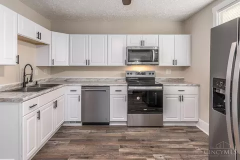 Kitchen - 1657 Dewey Ave, Cincinnati, OH 45205 photo 1 of 2