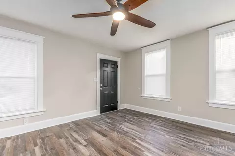 Living - 1657 Dewey Ave, Cincinnati, OH 45205 photo 3 of 5