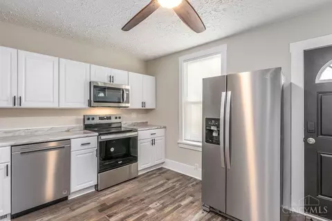 Kitchen - 1657 Dewey Ave, Cincinnati, OH 45205 photo 2 of 2