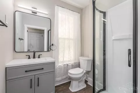 Bath - 1657 Dewey Ave, Cincinnati, OH 45205 photo 3 of 3