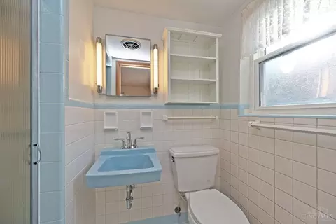 Bath - 8024 Merrymaker Ln, Cincinnati, OH 45236 photo 1 of 2