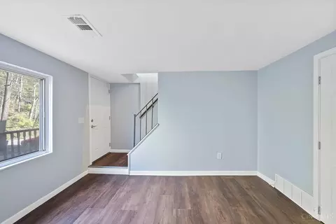 Living - 1976 Sunset Ln, Cincinnati, OH 45238 photo 2 of 3