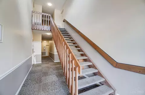999 Cedar Ridge Dr, Cincinnati, OH 45245 photo 3