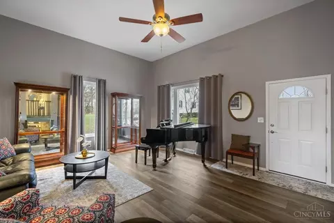 4450 Classic Dr, Blue Ash, OH 45241 photo 5