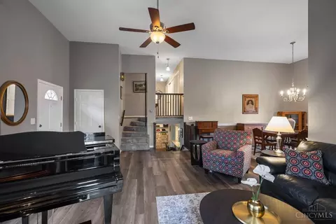 4450 Classic Dr, Blue Ash, OH 45241 photo 7