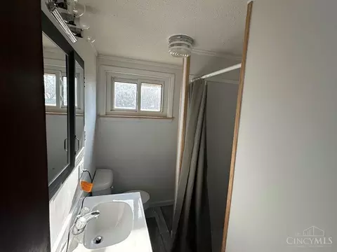 Bath - 44 Stephens Ave, Georgetown, OH 45121 photo 1 of 2