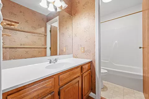 Bath - 11438 Dehaviland Dr, Cincinnati, OH 45231 photo 1 of 3