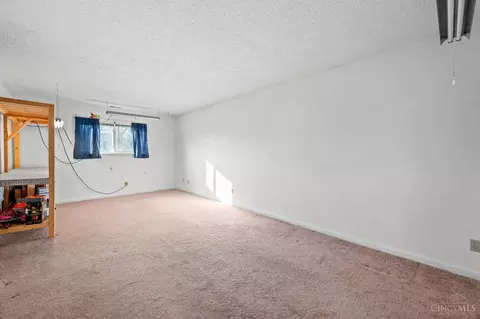 Bedroom - 11438 Dehaviland Dr, Cincinnati, OH 45231 photo 10 of 11