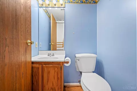 Bath - 11438 Dehaviland Dr, Cincinnati, OH 45231 photo 3 of 3