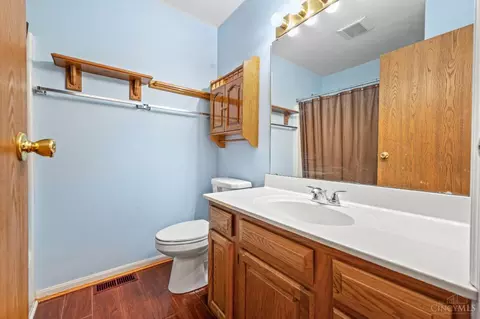 Bath - 11438 Dehaviland Dr, Cincinnati, OH 45231 photo 2 of 3