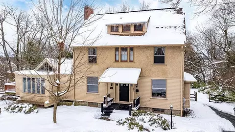 15 Fountain Ave, Glendale, OH 45246