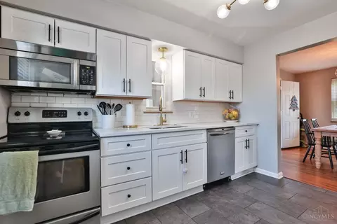 Kitchen - 9521 Waxwing Dr, Blue Ash, OH 45241 photo 1 of 2