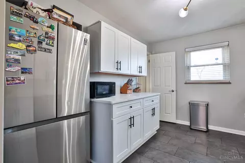 Kitchen - 9521 Waxwing Dr, Blue Ash, OH 45241 photo 2 of 2