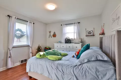 Bedroom - 9521 Waxwing Dr, Blue Ash, OH 45241 photo 2 of 3
