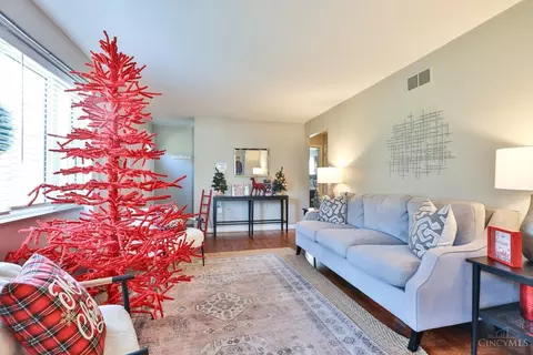 Living - 9521 Waxwing Dr, Blue Ash, OH 45241 photo 2 of 4