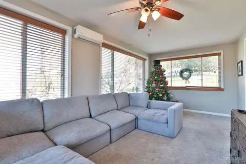 Living - 9521 Waxwing Dr, Blue Ash, OH 45241 photo 3 of 4