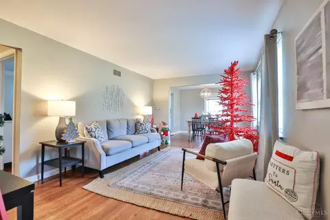 Living - 9521 Waxwing Dr, Blue Ash, OH 45241 photo 1 of 4